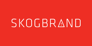 Logoen til Skogbrand Forsikring rød bakgrunn hvit tekst