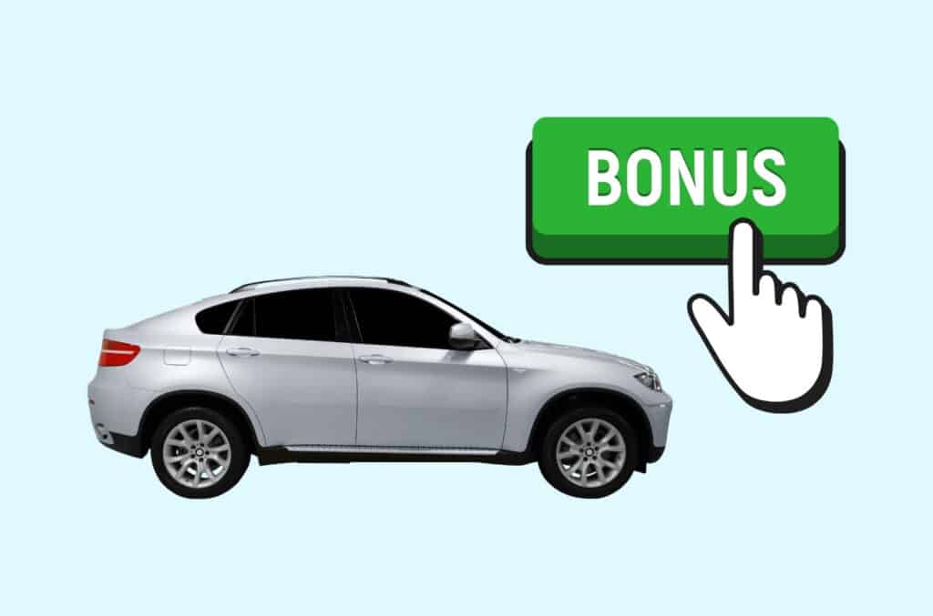 Grå bil på blå bakgrunn og grønn knapp med tekst "bonus". Illustrerer hvordan bonus på bilforsikring fungerer